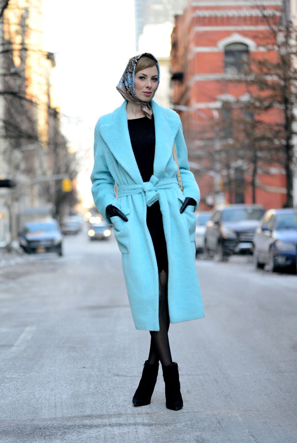 niebieski płaszcz xxl stylizacja